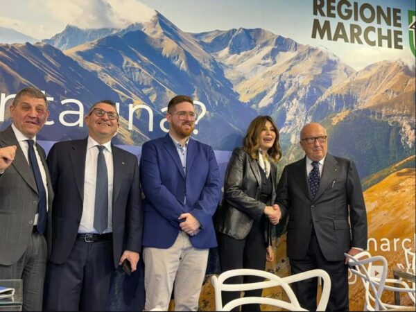 Turismo, le Marche in promozione a Parigi e Napoli