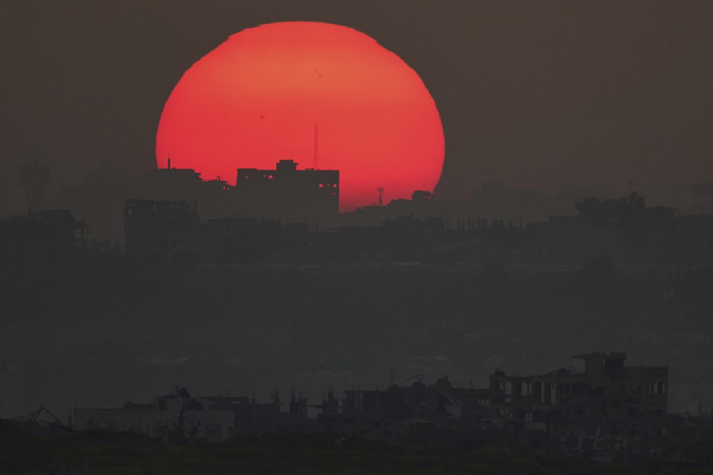 Gaza, raid di Israele uccide nove persone. Hamas: “Violato l’accordo di tregua”