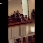 Usa, il vicepresidente Vance e la moglie contestati al Kennedy Center