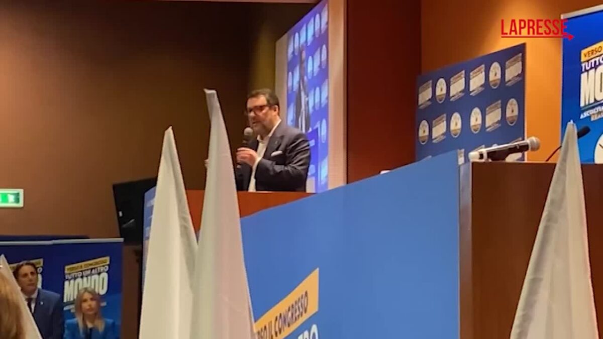 VIDEO Dazi, Salvini: “Da cretini litigare con Trump” VIDEO Dazi, Salvini: “Da cretini litigare con Trump”