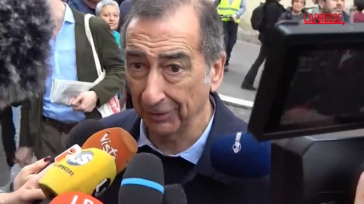 VIDEO Ucraina, Beppe Sala in piazza a Roma: “Guerra va combattuta per il bene dell’Europa” VIDEO Ucraina, Beppe Sala in piazza a Roma: “Guerra va combattuta per il bene dell’Europa”