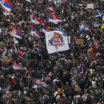 Serbia, 300mila in piazza a Belgrado per manifestazione contro il governo