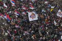 Grande manifestazione anti-corruzione guidata da studenti universitari a Belgrado