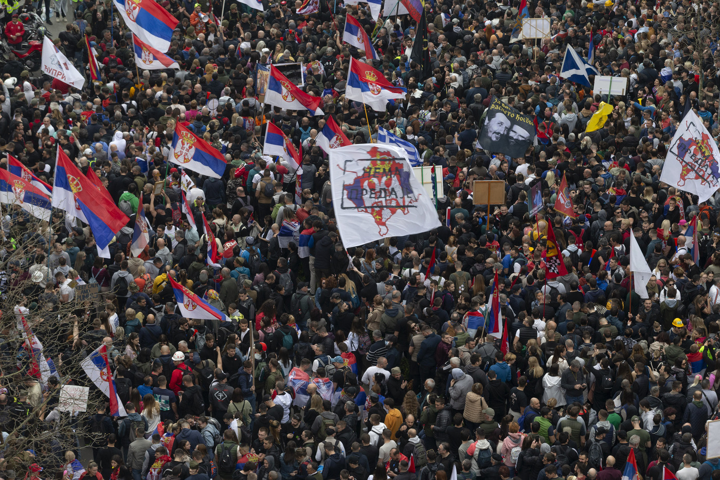 Serbia, 300mila in piazza a Belgrado per manifestazione contro il governo