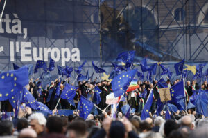 La manifestazione per l'Europa in Piazza del Popolo a Roma il 15 marzo 2025