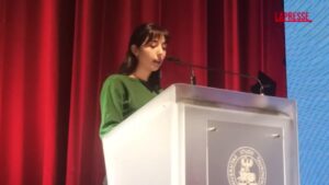 UniTo, studentessa a inaugurazione anno accademico: “‘Pace’, accanto a ‘riarmo’, perde significato”