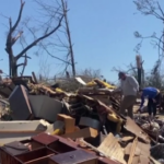 Tornado in Usa, gli abitanti di Tylertown tra le case distrutte