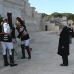 Giornata Unità Nazionale, Mattarella depone una corona all’Altare della Patria