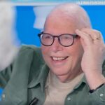 Sandro Giacobbe toglie la parrucca in diretta a Domenica In: “Questi gli effetti della malattia”