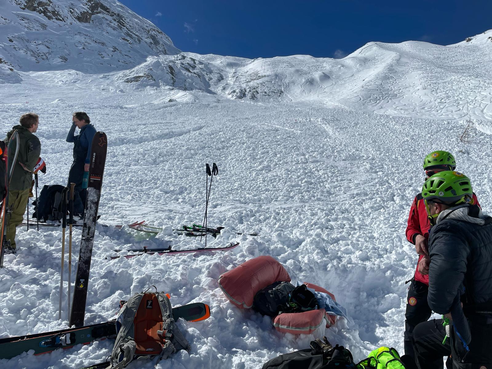 Trentino, valanga sul Tonale travolge tre scialpinisti: due salvi e un morto