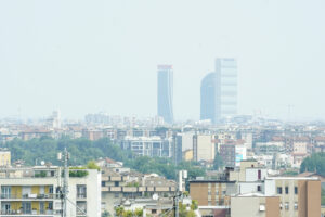 La skyline di Milano. Sull'urbanistica del capoluogo lombardo è in corso una grossa inchiesta da parte della procura meneghina