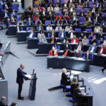 Germania, il Bundestag allenta il ‘freno al debito’ e approva aumento spese difesa