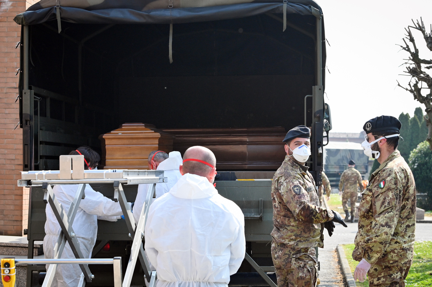 Covid, 18 marzo giornata in memoria delle vittime: 5 anni fa i camion con le bare a Bergamo