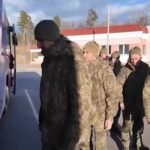 Russia, effettuato scambio di 350 prigionieri con Ucraina: le immagini