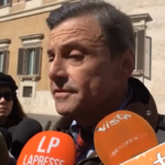 Caos alla Camera, Calenda: “Paese serio non fa bagarre in aula su Ventotene”