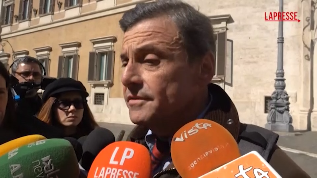 Caos alla Camera, Calenda: “Paese serio non fa bagarre in aula su Ventotene”