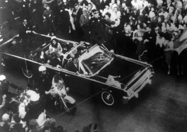 Un'immagine dell'auto sulla quale si trovava John Fitzgerald Kennedy quando è stato assassinato nel 1963
