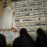 Papa Francesco, ci sono miglioramenti ma le dimissioni non sono imminenti