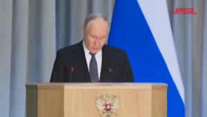 Ucraina, Putin: “Stiamo completando la disfatta delle truppe nemiche nel Kursk”