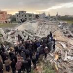 Gaza, neonata estratta viva dalle macerie di un edificio bombardato
