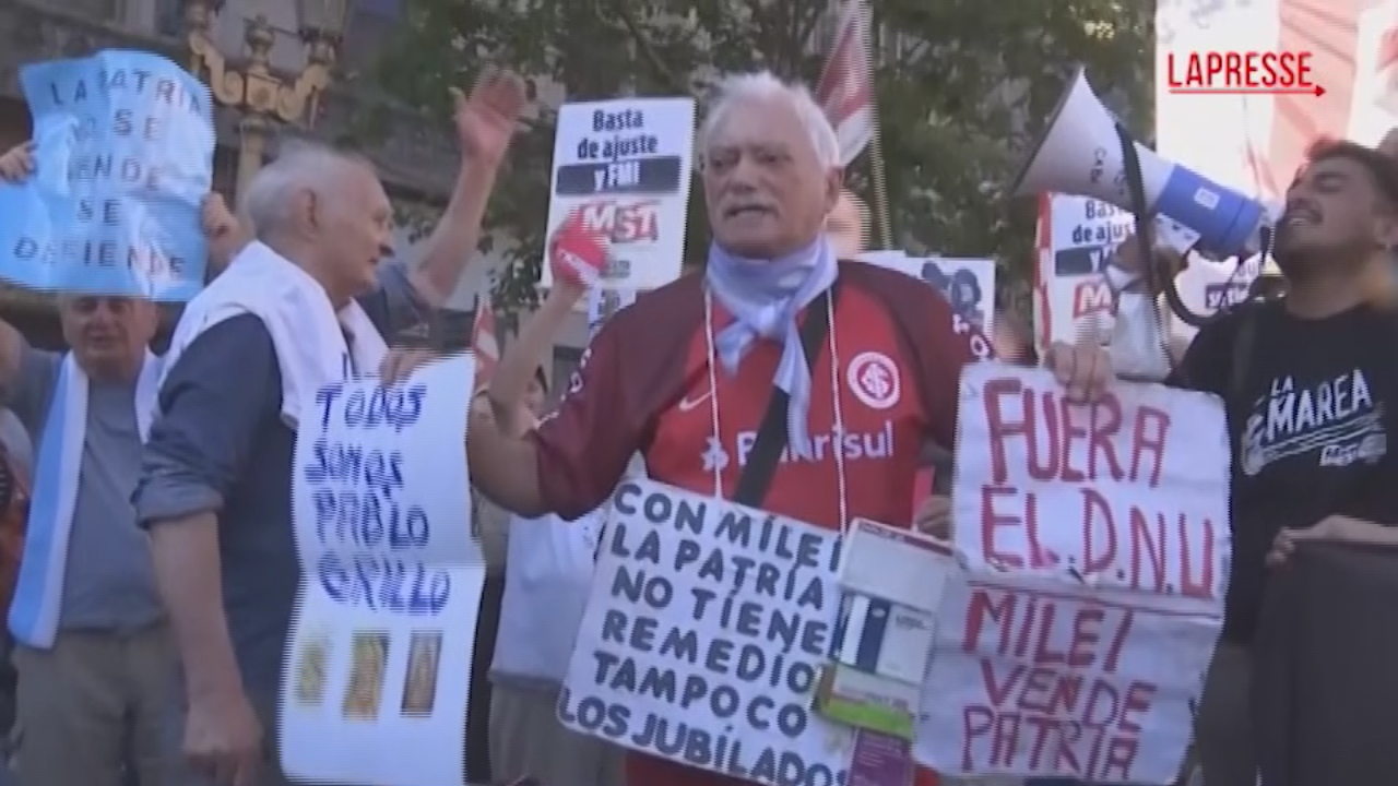 Argentina, la protesta dei pensionati contro il presidente Milei