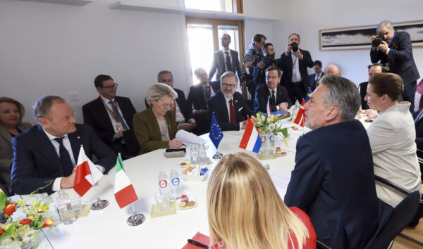 Consiglio europeo, 26 Stati adottano le conclusioni sull’Ucraina. Veto di Orban
