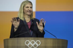 Cio, Kirsty Coventry eletta prima donna presidente: succede a Bach