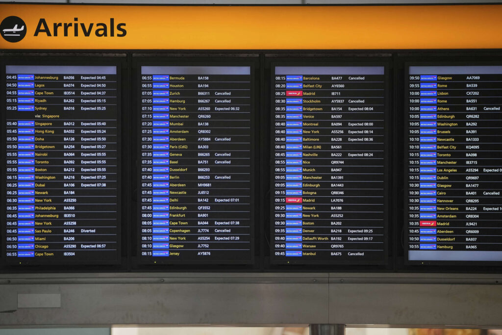 Londra, aeroporto Heathrow annuncia la ripresa dei voli dopo l’incendio