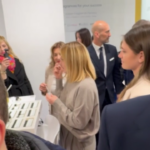 Giorgia Meloni a Bologna per Cosmoprof, la premier tra gli stand della Fiera