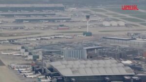 Londra, aeroporto Heathrow chiuso per incendio: le immagini aeree