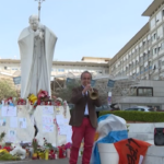 Papa Francesco, il trombettista Carella suona l’Ave Maria sotto la finestra del Gemelli