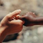 La Consulta: “Incostituzionale escludere i single dalle adozioni di minori stranieri”