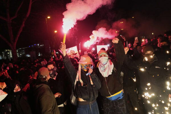 Istanbul, ancora manifestazioni: polizia usa spray al peperoncino e lacrimogeni