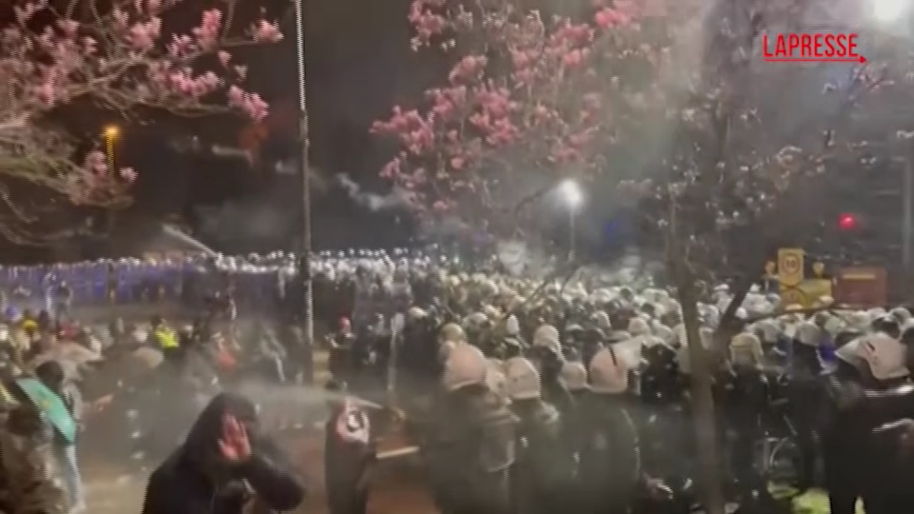 istanbul scontri dimostranti polizia