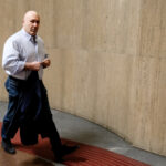 Ventotene, il post shock di Bandecchi: foto di una ragazza e la scritta ‘Ventottenne’