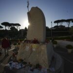 Dimissioni Papa Francesco, domani torna a Santa Marta
