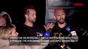 Tristan e Andrew Tate rientrano a Bucarest: “Siamo innocenti”