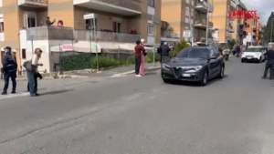 Papa Francesco, l’auto del Pontefice lascia il Gemelli