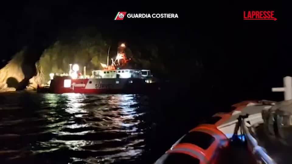 Isola d’Elba, nave oceanografica di 42 metri si incaglia vicino a Portoferraio