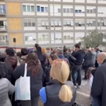 Papa Francesco, in centinaia nel piazzale del Policlinico ‘Gemelli’