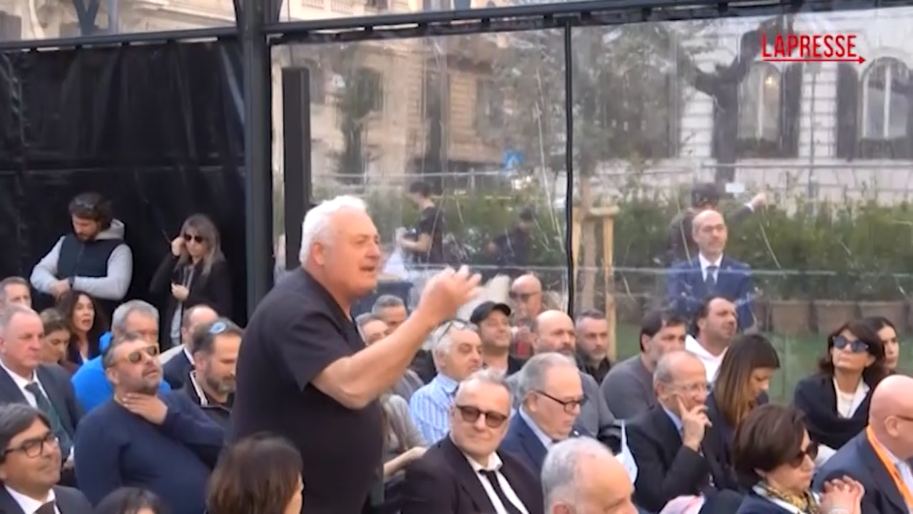 Lollobrigida contestato da agricoltori a Roma, il ministro: “Non parlo coi provocatori”