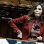 Santanchè cambia avvocato, rischia di slittare l’udienza. Lei: “Fake news”