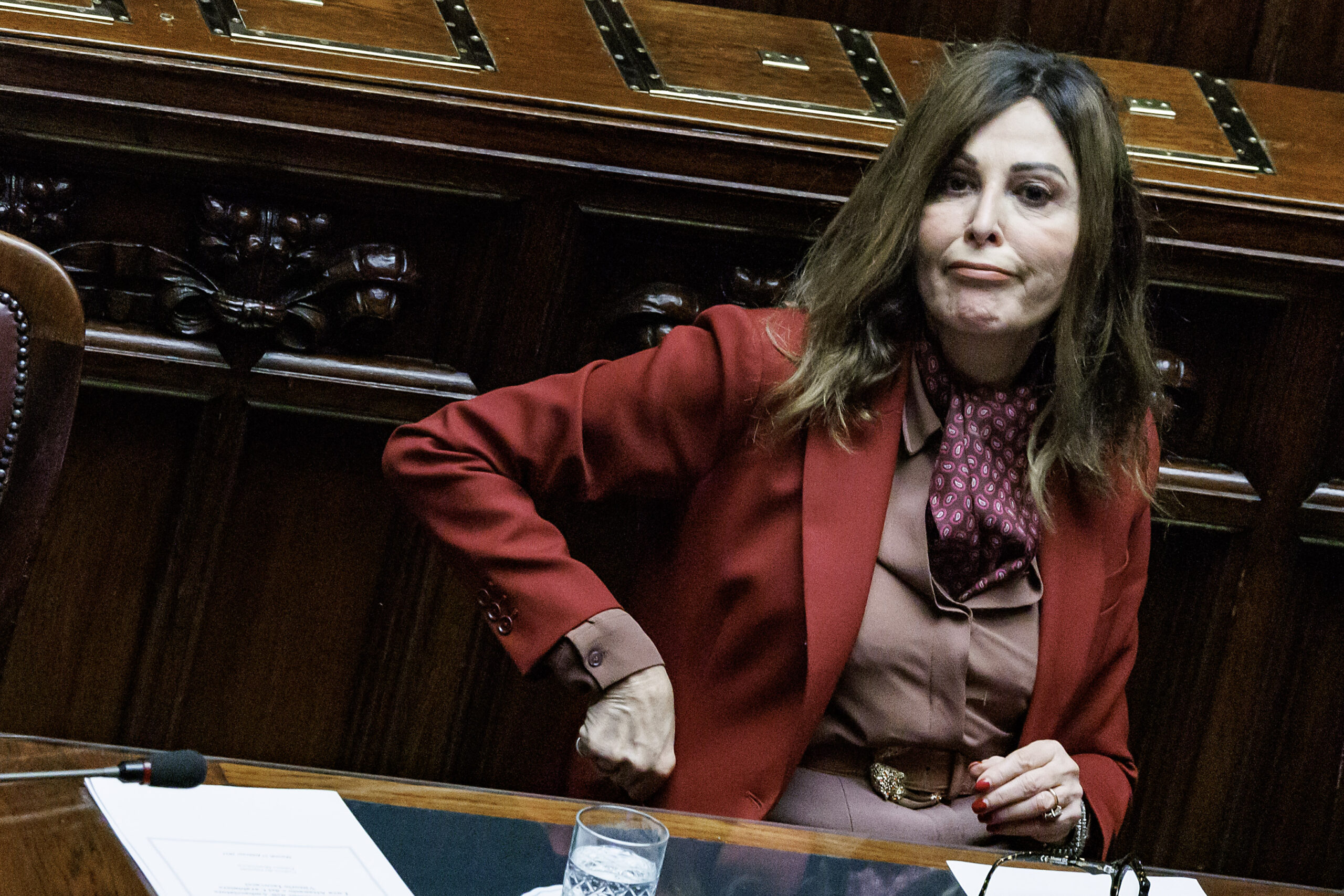 Santanchè cambia avvocato, rischia di slittare l’udienza. Lei: “Fake news”