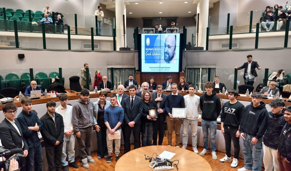Consiglio Marche, il ricordo di Carlo Urbani Consiglio Marche, il ricordo di Carlo Urbani