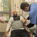 Il regista premio Oscar palestinese Ballal rilasciato da Israele