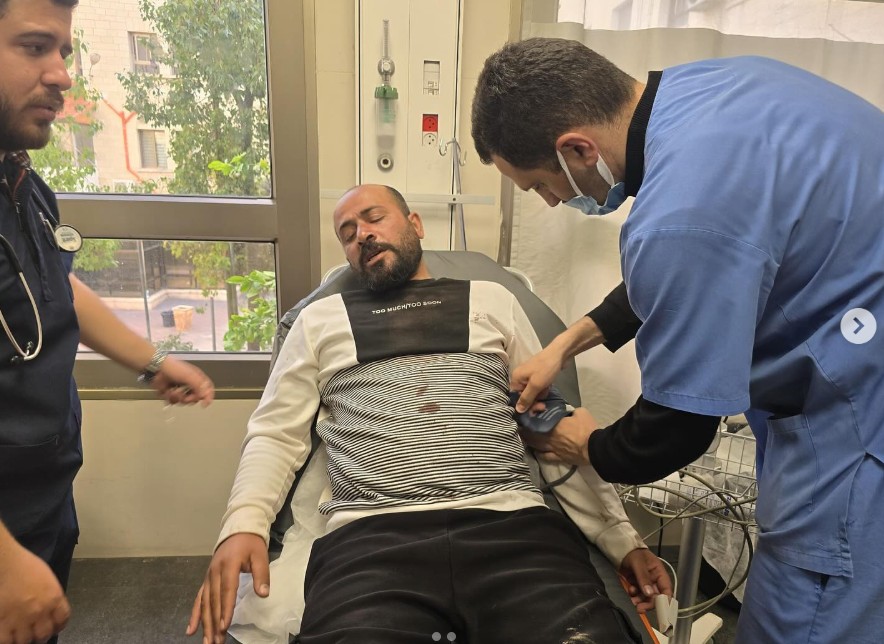Il regista premio Oscar palestinese Ballal rilasciato da Israele