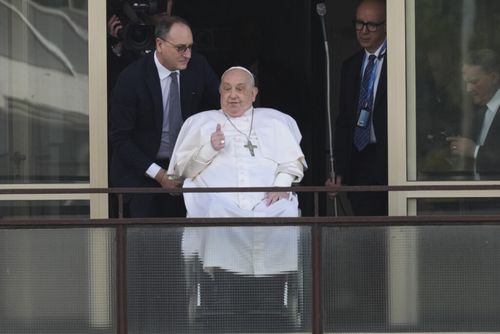 Papa Francesco, visita con Re Carlo e Camilla posticipata