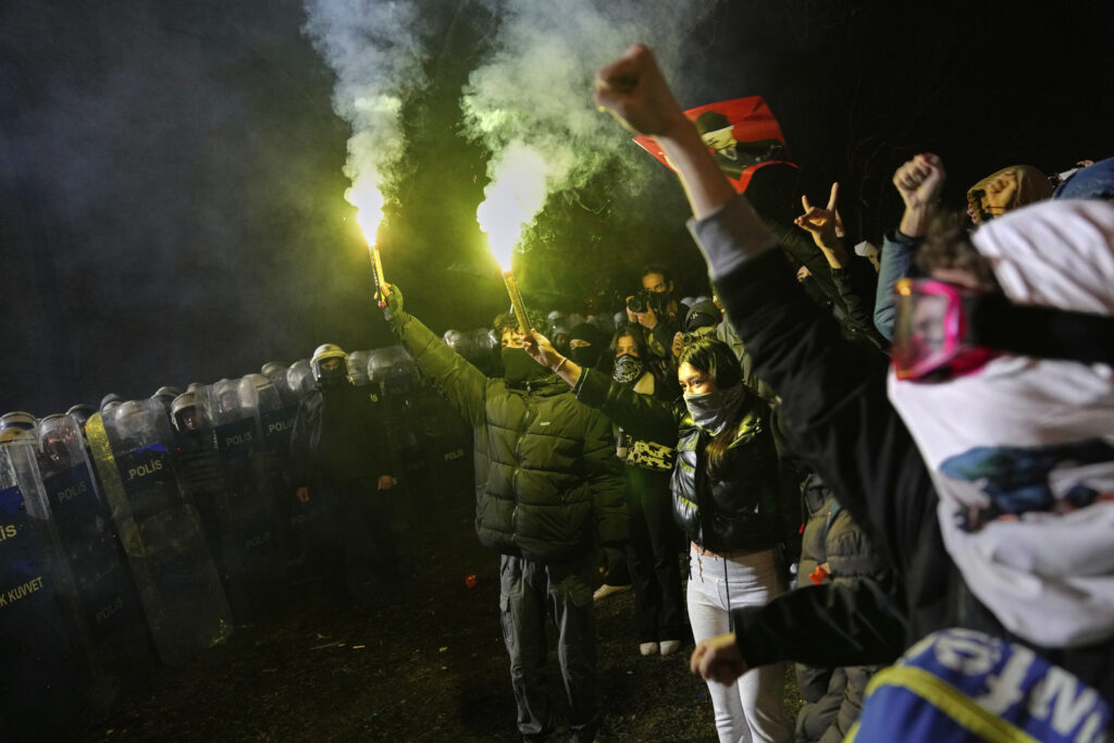 Proteste Turchia, oltre 1400 arresti per le manifestazioni pro Imamoglu