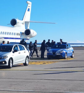 Venezia, odore di bruciato a bordo di un aereo: atterraggio di emergenza