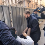 Milano, nuovo blitz di Ultima Generazione da Cracco: attiviste allontanate e portate in Questura